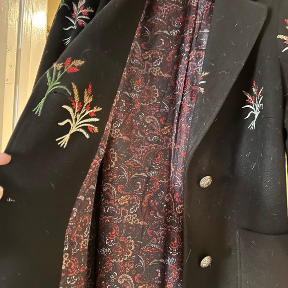 Beautiful Fall Inspired Black Coat. ๐๐๐๐ - Picture 7 of 10